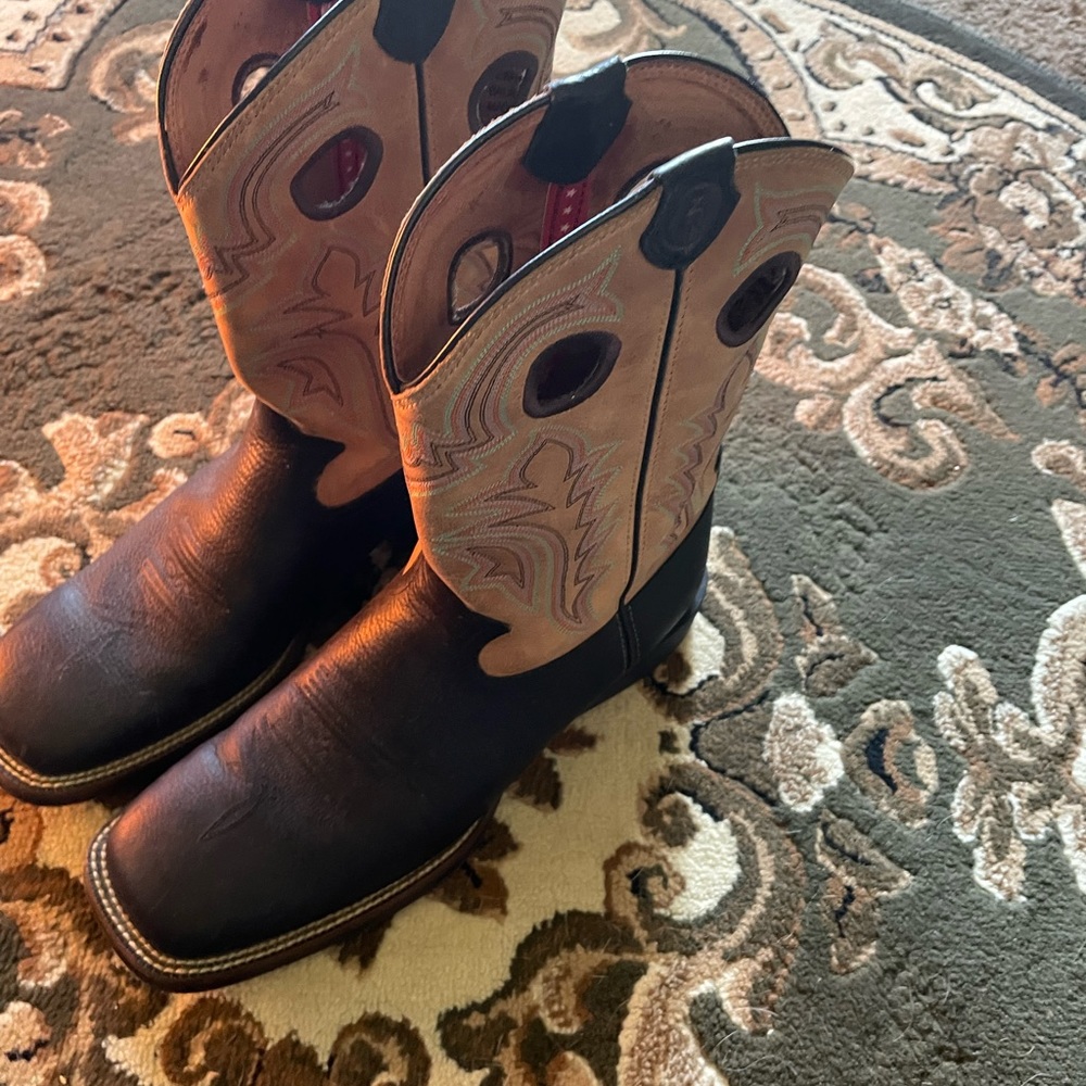 Mens Ariat box toe boots western type sz 11